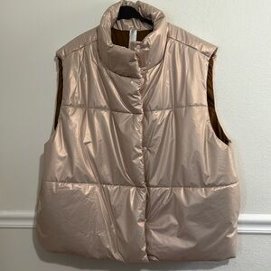 Fabletics Vest. This is brand new! I never wore it.